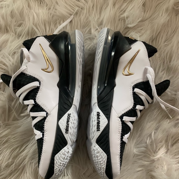 Dead Stock Lebron 17 Black White & Gold Metallic- 7 - Picture 3 of 8